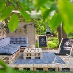 Dworek Marino Kolobrzeg Apartamento Grzybowo (West Pomeranian)